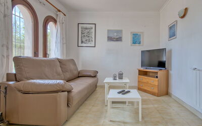 Peeters 435.2: Mobilia, Camera, Soggiorno, Proprietà, Pavimento, Interior Design, Costruzione, Divano, Casa, Parete