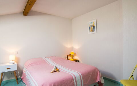 Les Terrasses du Cap: Camera Da Letto, Letto, Camera, Mobilia, Lenzuolo, Proprietà, Parete, Telaio Del Letto, Bedding, Interior Design