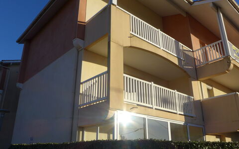 Les Terrasses du Cap: Proprietà, Cielo, Costruzione, Urban Design, Condominio, Materiale Composito, Shade, Zona Residenziale, Facciata, Edificio Commerciale