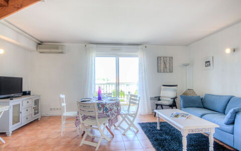 Les Terrasses du Cap: Camera, Proprietà, Mobilia, Pavimento, Soggiorno, Costruzione, Interior Design, Casa, Pavimento In Legno, Tavolo