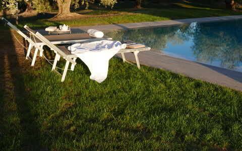 Agriturismo La Pieve: Mobili Da Esterno, Mobilia, Tavolo, Tavolo Esterno, Erba, Lettino, Albero, Piscina, Architettura, Backyard