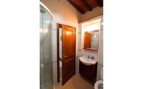 La Casa del Nonno: Rubinetto, Lavello, Idraulico Fixture, Costruzione, Specchio, Porta, Legna, Bagno, Gabinetto