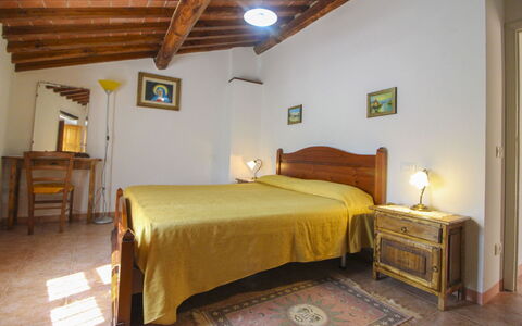 La Casa del Nonno: Mobilia, Parete, Legna, Soffitto, Letto, Interior Design, Pavimento, Pavimentazione, Camera, Camera Da Letto