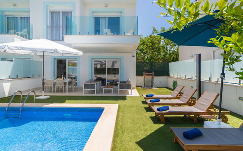 Teresa Beach 2: Blu, Piscina, Ricorrere, Mobili Da Esterno, Tempo Libero, Lettino, Villa, Hotel, Resort Citta ', Balcone