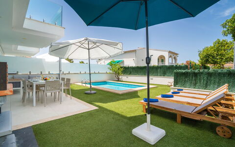 Teresa Beach 1: Piscina, Tempo Libero, Ricorrere, Erba Sintetica, Giardino, Landscaping, Prato, Estate, Shade, Eco Hotel