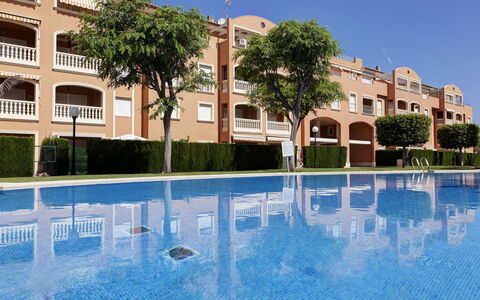 Rincón del Mediterráneo: Acqua, Cielo, Costruzione, Proprietà, Pianta, Finestra, Albero, Azzurro, Urban Design, Piscina