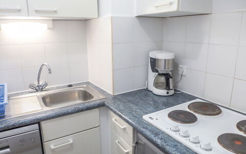 Fréjus 540: Controsoffitto, Proprietà, Camera, Cucina, Piastrella, Lavello, Cabinetry, Mobilia, Interior Design, Lavandino Della Cucina