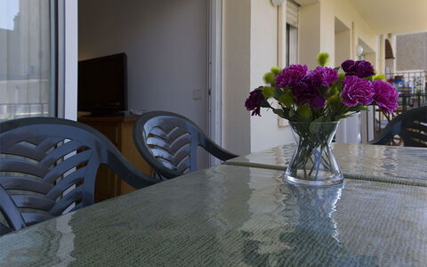 Princep: Pavimento, Proprietà, Camera, Interior Design, Piastrella, Pavimentazione, Viola, Architettura, Immobiliare, Tavolo