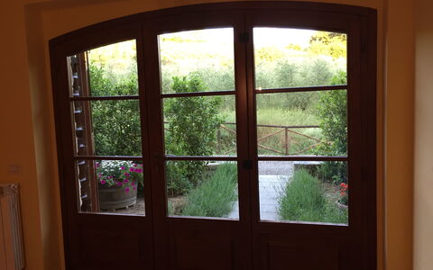 Casa Alla Minuccia Di Villa a Sesta: Finestra, Camera, Architettura, Finestra A Ghigliottina, Illuminazione Diurna, Albero, Casa, Porta, Interior Design, Casa