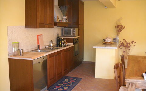 Casa Alla Minuccia Di Villa a Sesta: Camera, Proprietà, Mobilia, Cabinetry, Costruzione, Cucina, Pavimento, Interior Design, Casa, Piastrella