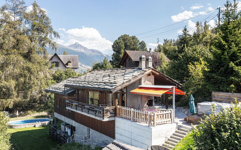Chalet Mayens: Nube, Pianta, Cielo, Costruzione, Albero, Finestra, Legna, Urban Design, Tempo Libero, Zona Residenziale