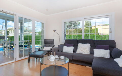 Amsterdam: Proprietà, Camera, Soggiorno, Mobilia, Immobiliare, Costruzione, Interior Design, Tavolino Da Caffè, Casa, Tavolo