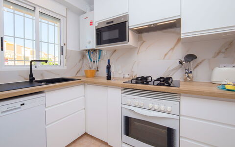 Garduix: Controsoffitto, Cabinetry, Proprietà, Lavello, Finestra, Lavandino Della Cucina, Rubinetto, Cucina Stufa, Cucina, Legna