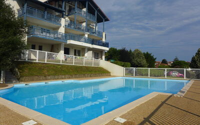 Guethary 107: Piscina, Proprietà, Immobiliare, Zona Residenziale, Casa, Azzurro, Aqua, Casa, Villa