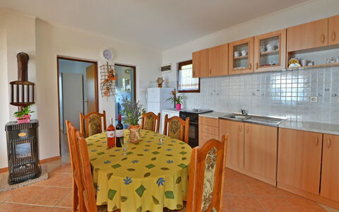 Tanja: Camera, Proprietà, Costruzione, Mobilia, Immobiliare, Sala Da Pranzo, Casa, Cucina, Interior Design, Pavimento