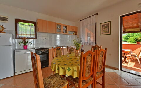 Tanja: Camera, Proprietà, Mobilia, Costruzione, Sala Da Pranzo, Casa, Immobiliare, Pavimento, Latifoglie, Casa