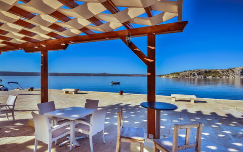 Magis: Acqua, Cielo, Mobilia, Proprietà, Blu, Tavolo, Shade, Azzurro, Sedia, Mobili Da Esterno