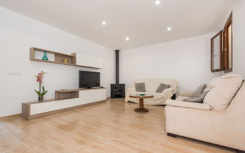 Sa Lluna: Camera, Proprietà, Pavimento, Interior Design, Mobilia, Soggiorno, Pavimento In Legno, Pavimento Laminato, Latifoglie, Immobiliare