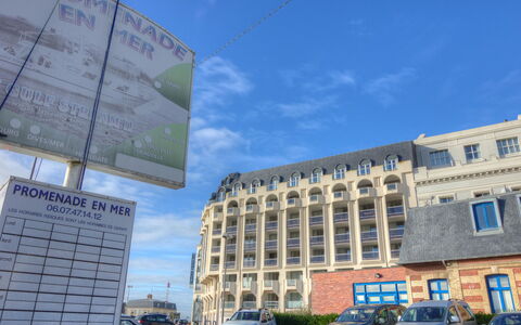 Le Beach: Ruota, Cielo, Auto, Costruzione, Giorno, Finestra, Nube, Veicolo