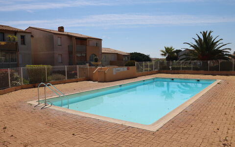 Les Raisins D'Or: Zona Residenziale, Piscina, Insediamento Umano, Materiale Composito, Shade, Mobili Da Esterno, Ricorrere, Hacienda, Hotel