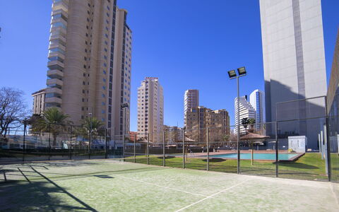 Mirador de Calpe: Cielo, Costruzione, Giorno, Grattacielo, Pianta, Palazzone, Finestra, Urban Design, Albero, Condominio