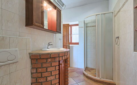 Panorama 2: Camera, Proprietà, Bagno, Pavimento, Piastrella, Costruzione, Interior Design, Immobiliare, Architettura, Casa