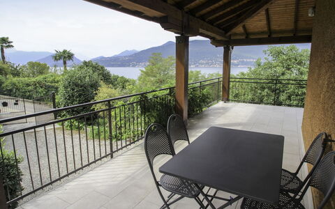 Rossella: Proprietà, Casa, Costruzione, Immobiliare, Portico, Camera, Casa, Terrazza, Balcone, Albero