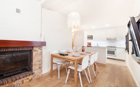 Paris: Proprietà, Camera, Mobilia, Pavimento, Costruzione, Interior Design, Immobiliare, Pavimento In Legno, Tavolo, Sala Da Pranzo