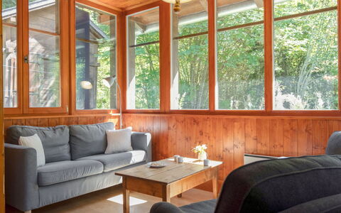 Dufaux: Proprietà, Divano, Finestra, Mobilia, Tavolo, Costruzione, Legna, Comfort, Interior Design, Shade