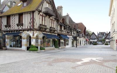 Deauville-Trouville 145: Costruzione, Finestra, Cittadina, Manto Stradale, Città, Facciata, Quartiere, Architettura, Zona Residenziale, Casa