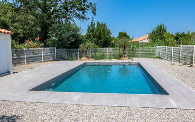 Le Clos des Alberes 110.1: Acqua, Risorse Idriche, Proprietà, Cielo, Piscina, Blu, Shade, Costruzione, Rettangolo, Erba