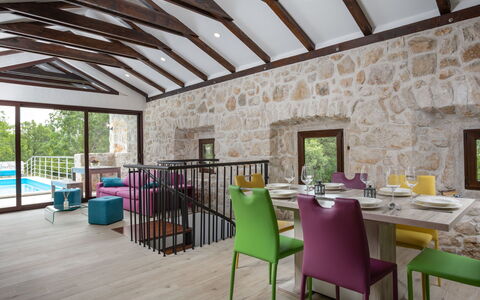 Villa Matija: Proprietà, Costruzione, Camera, Interior Design, Soffitto, Mobilia, Parete, Casa, Immobiliare, Architettura
