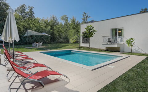 Forest Fairy: Acqua, Pianta, Cielo, Piscina, Costruzione, Shade, Mobili Da Esterno, Interior Design, Albero, Sedia