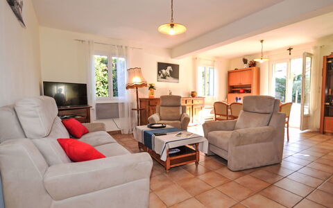 Villa Ballandé: Mobilia, Interior Design, Pavimentazione, Divano, Pavimento, Legna, Soffitto, Camera, Soggiorno, Tavolo