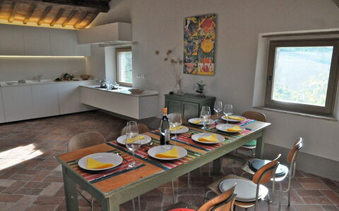 Podere Palazzo: Camera, Proprietà, Mobilia, Interior Design, Sala Da Pranzo, Costruzione, Tavolo, Prima Colazione, Casa, Pavimento