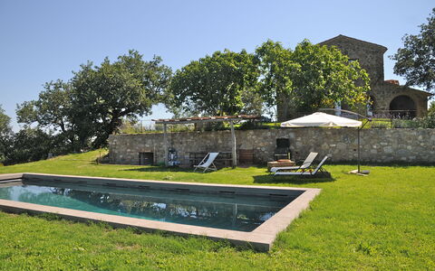 Podere Palazzo: Architettura, Proprietà, Casa, Albero, Erba, Costruzione, Estate, Casa, Pianta, Paesaggio