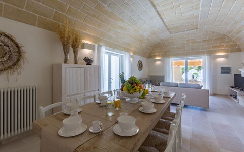 La Residenza - Corte dei Messapi: Proprietà, Camera, Interior Design, Costruzione, Soffitto, Sala Da Pranzo, Mobilia, Immobiliare, Tavolo, Casa