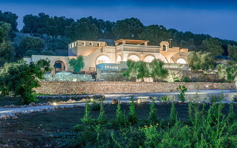 La Residenza - Corte dei Messapi: Pianta, Cielo, Albero, Costruzione, Paesaggio Naturale, Paesaggio, Erba, Groundcover, Casa, Facciata
