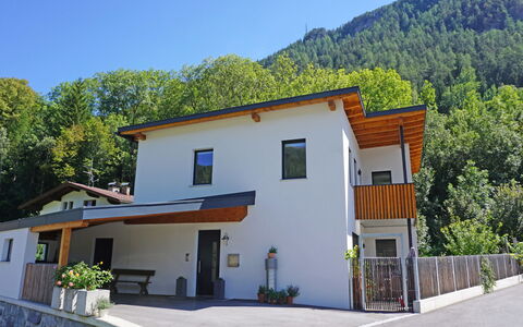 Matilda: Pianta, Cielo, Finestra, Costruzione, Albero, Lotto, Montagna, Casa, Villetta, Zona Residenziale