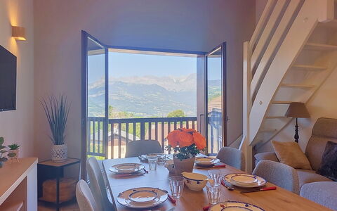 Saint Gervais 460: Mobilia, Interior Design, Camera, Casa, Sedia, Soffitto, Color Legno, Biancheria, Latifoglie, Cuscino