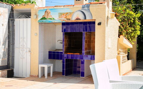 Pedro: Proprietà, Azzurro, Costruzione, Shade, Zona Residenziale, Immobiliare, Facciata, Tempo Libero, Manto Stradale, Albero