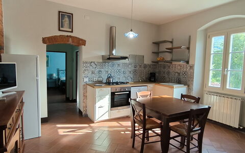 La Gropina Di Loro Ciuffenna: Mobilia, Tavolo, Cabinetry, Controsoffitto, Cucina, Legna, Finestra, Pavimentazione, Interior Design, Pavimento