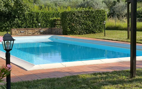 La Gropina Di Loro Ciuffenna: Acqua, Pianta, Proprietà, Piscina, Azzurro, Botanica, Rettangolo, Shade, Erba, Tempo Libero