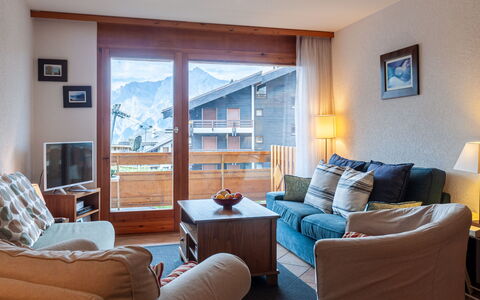 Nendaz 379: Mobilia, Proprietà, Divano, Cornice, Azzurro, Comfort, Tavolo, Lampada, Architettura, Legna