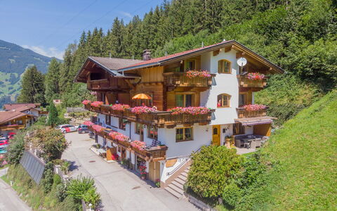 Alpin: Proprietà, Casa, Paesino Di Montagna, Casa, Paesaggio Naturale, Costruzione, Immobiliare, Hill Station, Estate, Catena Montuosa