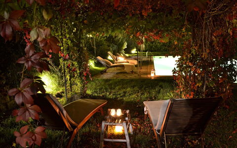 Villa Magnolia: Illuminazione, Luce, Notte, Albero, Paesaggio Di Illuminazione, Foglia, Cielo, Pianta, Casa, Casa