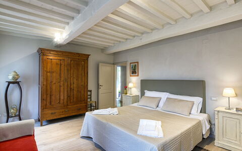 Villa Magnolia: Camera Da Letto, Camera, Mobilia, Proprietà, Letto, Soffitto, Interior Design, Costruzione, Lenzuolo, Telaio Del Letto