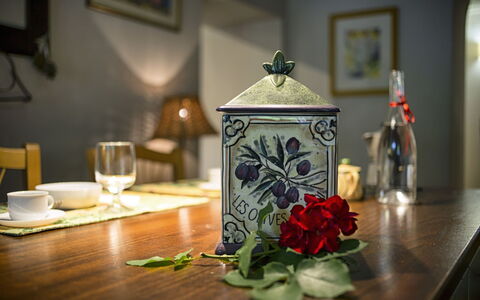 Villa Magnolia: Camera, Fiore, Tavolo, Natura Morta, Pianta, Still Life Fotografia, Disegno Floreale, Interior Design, Mobilia, Casa