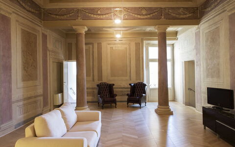 Appartamento Imperiale: Costruzione, Pavimento, Interior Design, Proprietà, Camera, Soffitto, Colonna, Architettura, Pavimentazione, Mobilia