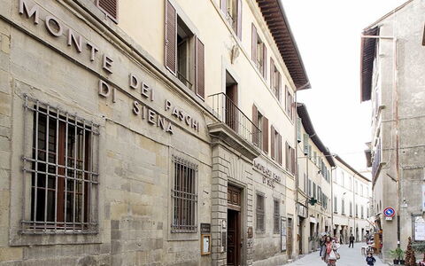Appartamento Imperiale: Strada, Cittadina, Quartiere, Architettura, Costruzione, Insediamento Umano, Facciata, Città, Strada, Infrastruttura